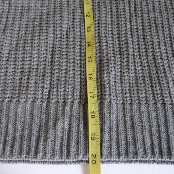 Time and Tru Grey Sweater Women Size M 8-10 Boat Neck Long Sleeve Button Accent - Picture 10 of 11